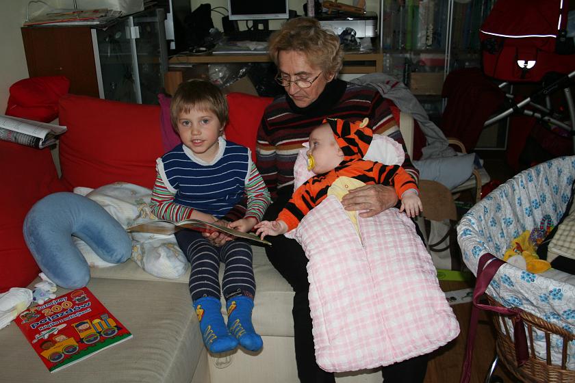 IMG_5407.JPG - Babcia czyta!