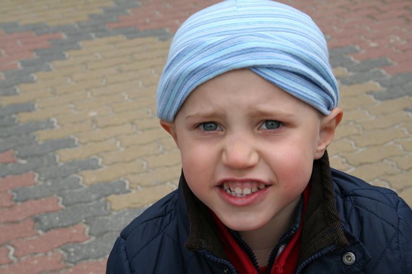 IMG_6698.JPG - Uszki zagięte "na trolla"