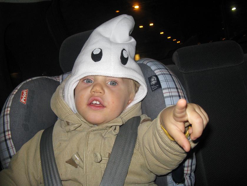 IMG_1967.JPG - Duszek jedzie straszy� dzieci w Halloween