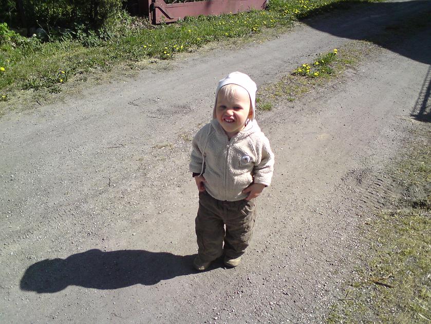 DSC00266.JPG - Wojtek - zegar słoneczny. Godzina 10:37