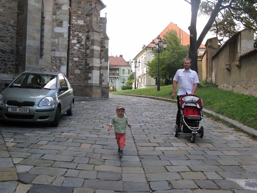 IMG_0356.JPG - Wojtek przy katedrze �w. Piotra i Paw�a