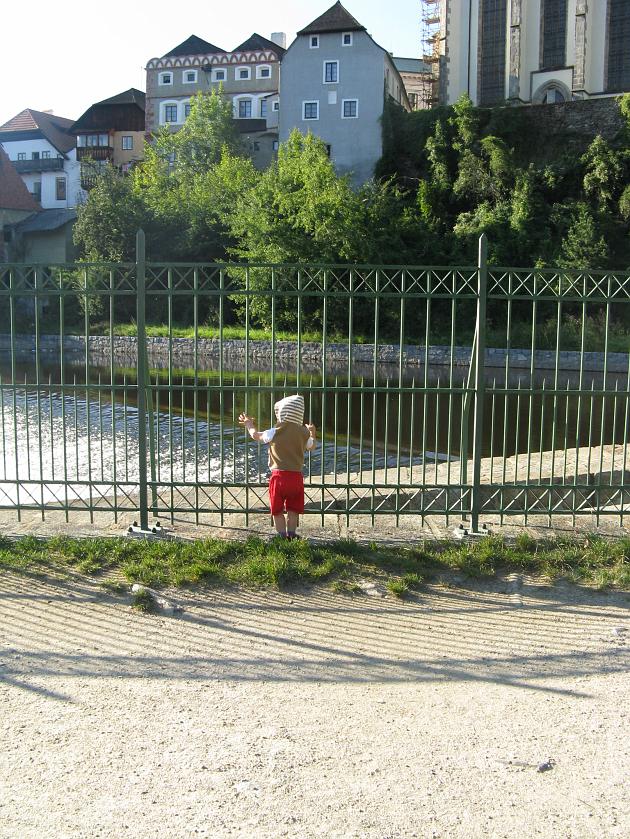 IMG_0464.JPG - A tutaj spogl�da t�sknie na We�taw� wypatruj�c ponton�w . . .