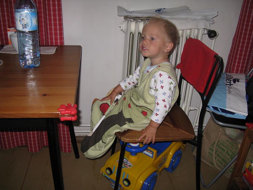 IMG_1064.JPG - Grzecznie czekam na porann� kaszk�