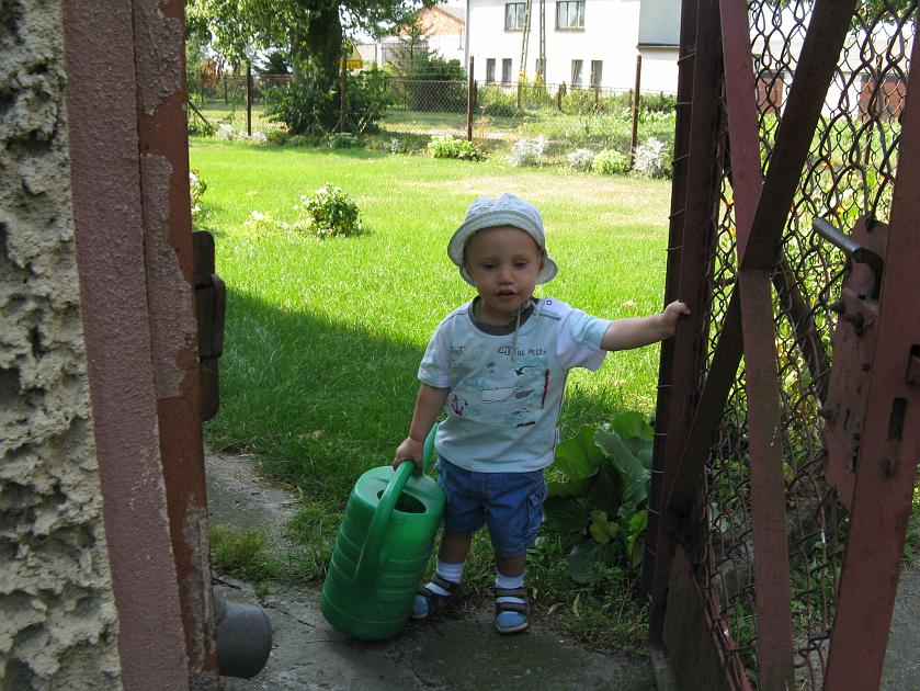 IMG_9848.JPG - Podlewam kwiatki!