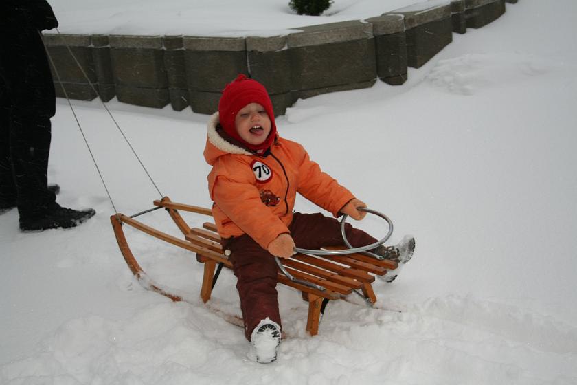 IMG_5341.JPG - A na sankach jeździmy tak . . .