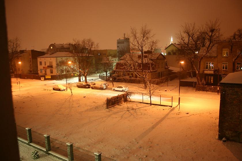 IMG_5056.JPG - 2010-11-28 Pierwszy śnieg - ul. Sulejkowska