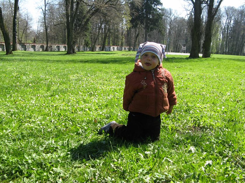 IMG_3669.JPG - Na trawniku w Henrykowie