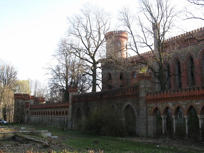 IMG_3706.JPG - Zamek w Kamieńcu Ząbkowickim - odbudowany dość niedawno