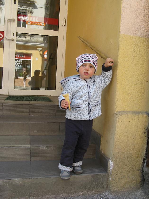 IMG_3837.JPG - Wojtek z lodem w Brzegu