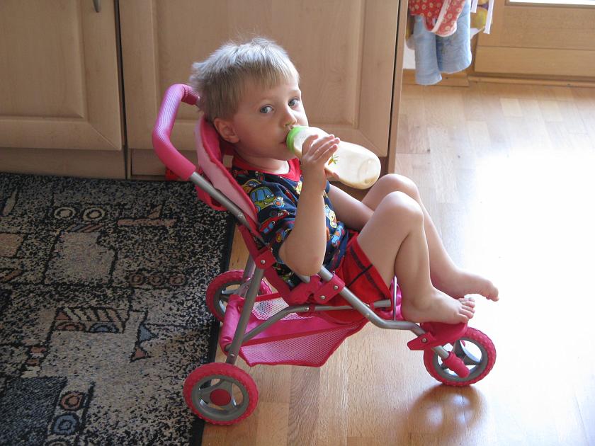 IMG_4809.JPG - Wojtek wcina kaszkę