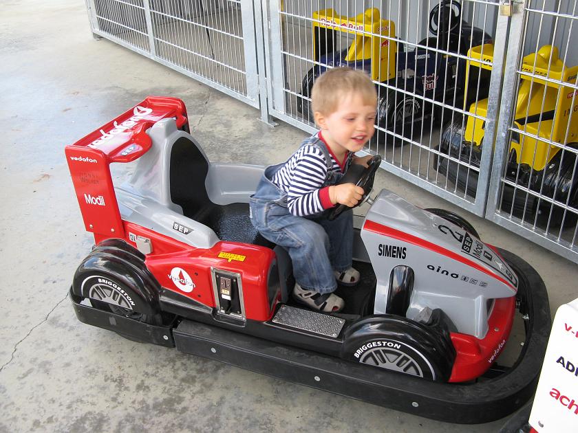 IMG_4892.JPG - Wojtek mały wyścigowiec