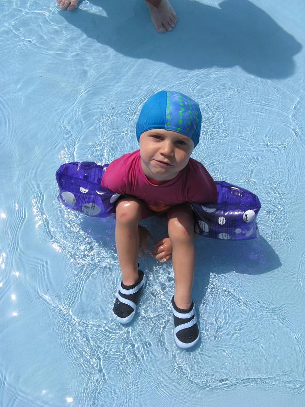 IMG_5464.JPG - Wojtek na basenie