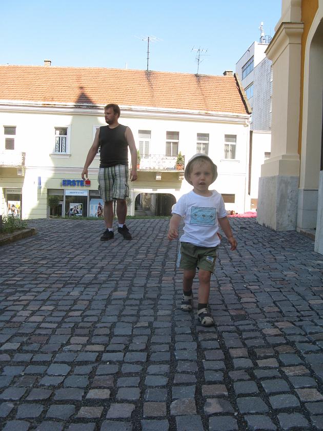 IMG_6033.JPG - Pod kościołem w Satoraljaujhely