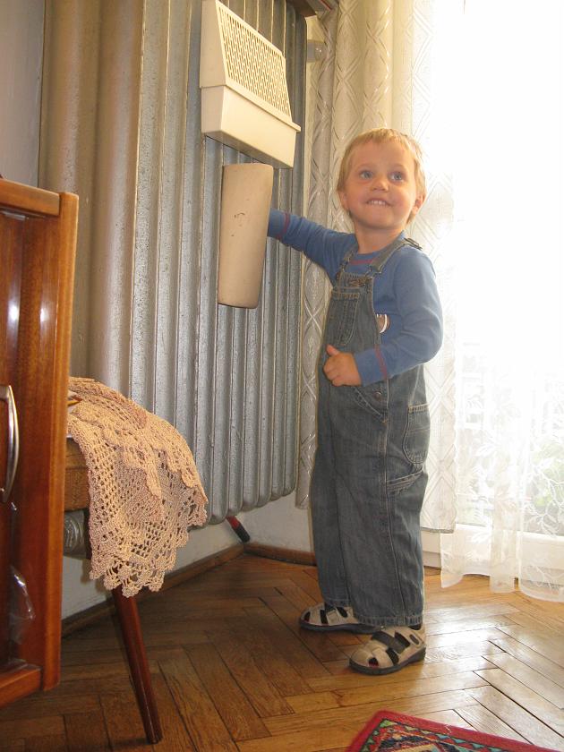 IMG_6101.JPG - I przy kaloryferze u Babci Wandy