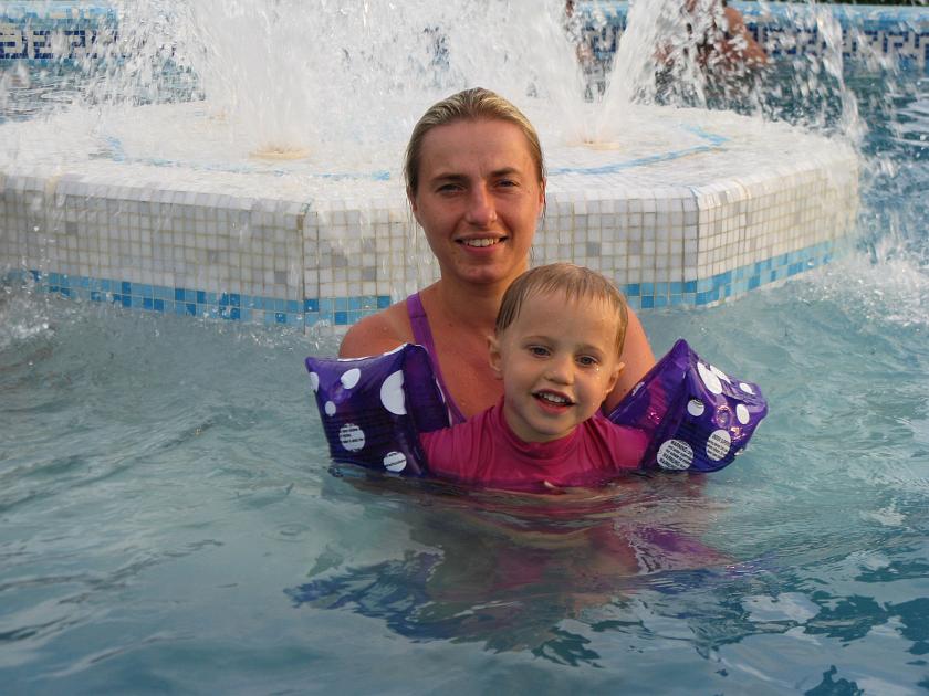 IMG_8829.JPG - A tu z mamą w basenie