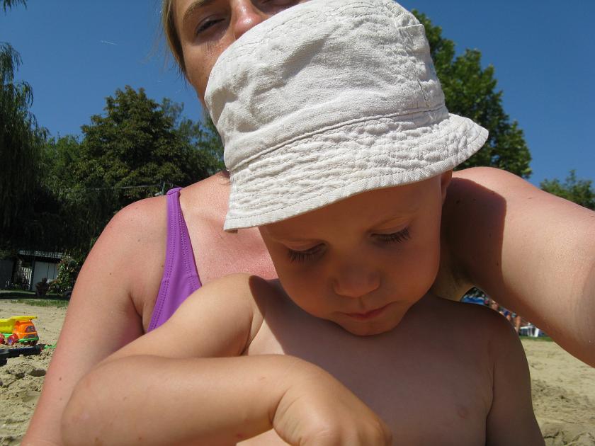 IMG_9004.JPG - Z mamą na plaży w Keszthely