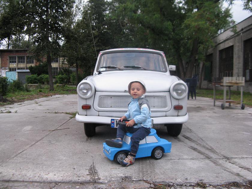 IMG_9287.JPG - Wojtek też ma Trabanta, a co!