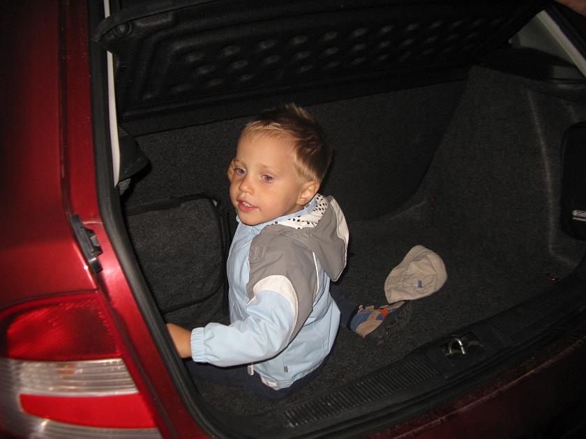 IMG_9318.JPG - W bagażniku Dziadka Skody