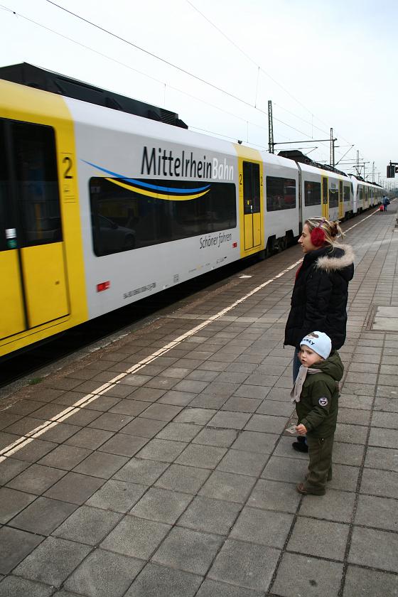 IMG_3929.JPG - A tutaj razem z pociągiem - tzw. MRB czy też "srebrna strzała"