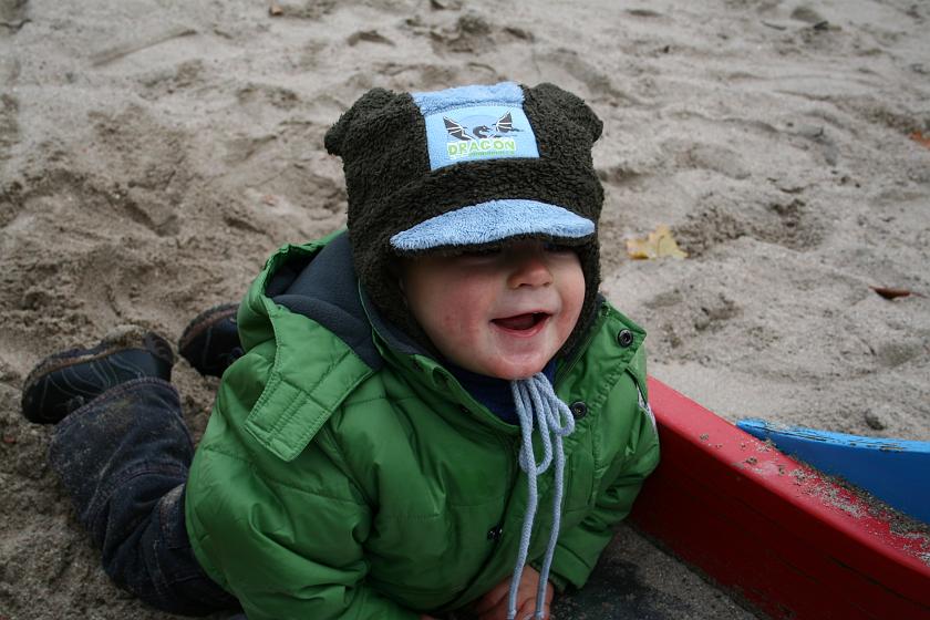 IMG_3954.JPG - Arturek na placu zabaw