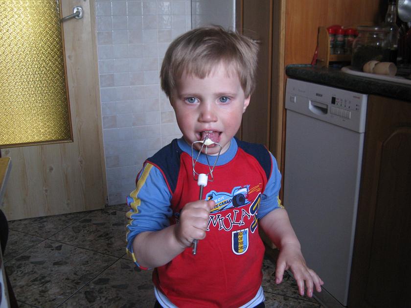 IMG_1015.JPG - Pomagam babci robić omleta