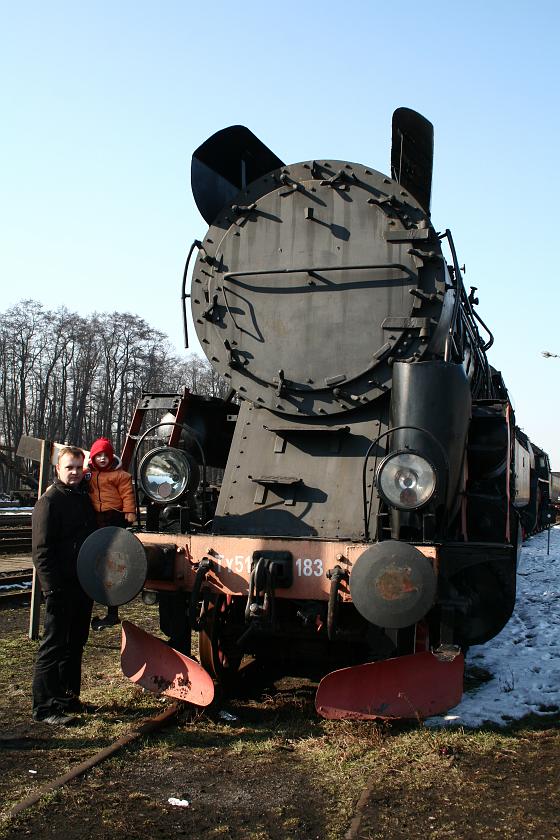 IMG_7503.JPG - Wojtek na parowozie