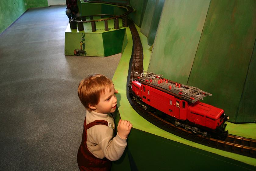 IMG_7672.JPG - Można zajrzeć lokomotywie prosto w oczy