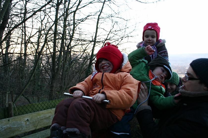 IMG_8371.JPG - Wszystkie dzieciaki na jednej huśtawce!