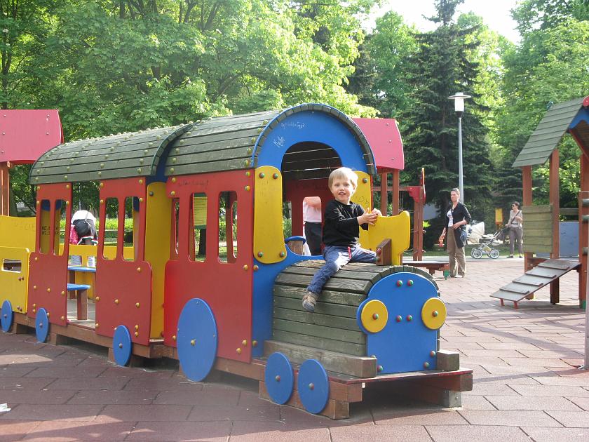 IMG_1141.JPG - Dosiadł lokomotywy