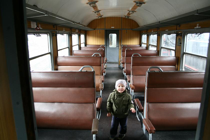 IMG_9187.JPG - Skansen Chabówka - Wojtek w starym wagonie