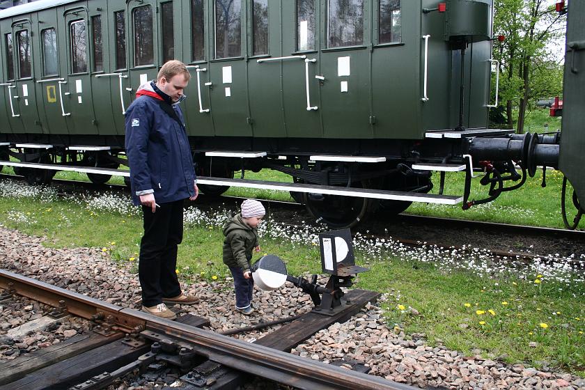 IMG_9216.JPG - Skansen Chabówka - przestawiamy zwrotnicę
