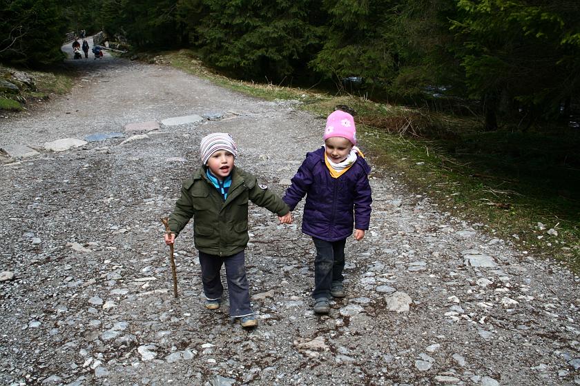 IMG_9396.JPG - Dzieciaki się dzielnie wspinają