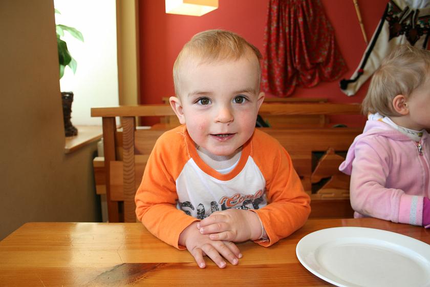 IMG_9632.JPG - Arturek czeka na pizzę