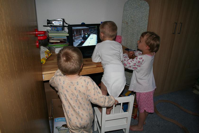 IMG_0926.JPG - Wszystkie lubią oglądać pociągi