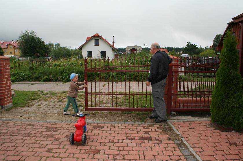 IMG_2027.JPG - Najbardziej lubię zamykać bramę!