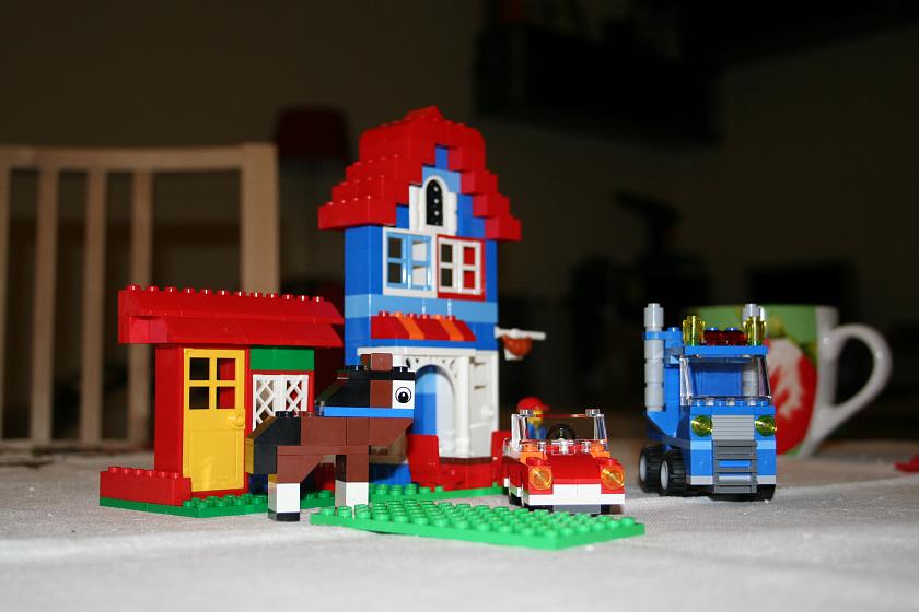 IMG_4592.JPG - ... a wieczorem tatuś poskładał klocki wg instrukcji!