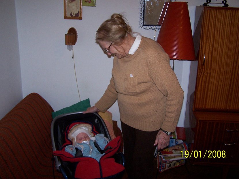 2008-01-19_0940.jpg - (2008-01-19) Pierwszy raz u prababci w Lublinie!