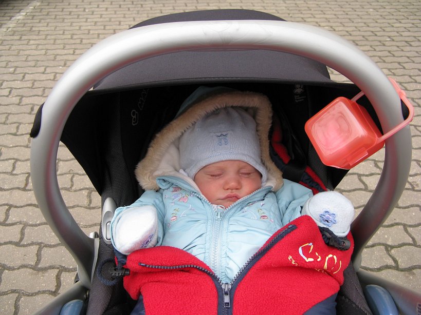 2008-02-10_1149.jpg - (2008-02-10) Śpię na spacerze