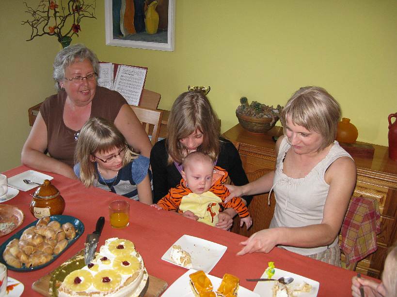 IMG_2356.jpg - Wojtek z dziewczynami