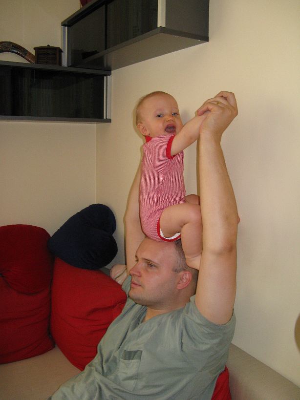 20080719-IMG_3703.jpg - (2008-07-19) Wszedłem tatusiowi na głowę