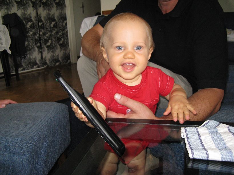 20080823-IMG_4780.jpg - (2008-08-23) Najlepsza zabawka - pilot