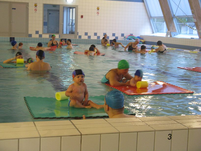 20080909-IMG_5185.jpg - (2008-09-09) Wojtek na basenie (2)